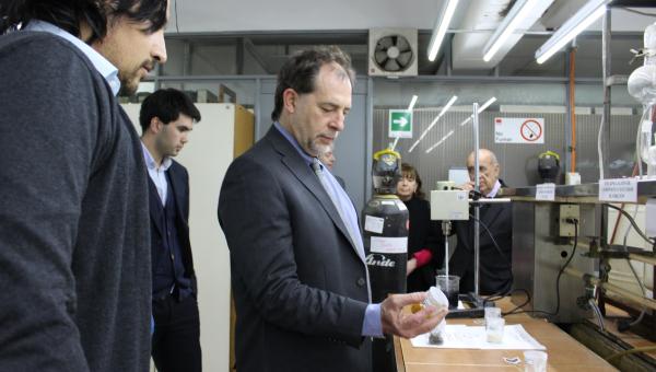 Senador Guido Girardi valora el trabajo multidisciplinario que desarrolla el Cedenna en nuestro país