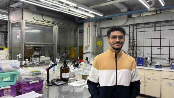 imagen Estudiante brasileño realiza pasantía de investigación en Laboratorio de Polímeros de la Facultad de Química y Biología 