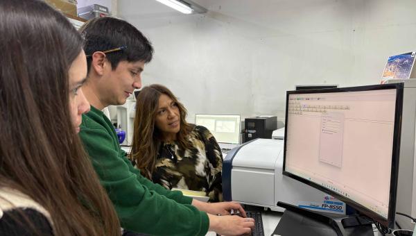 Curso internacional fortalece formación en nanotecnología y fotoquímica en la Facultad de Química y Biología