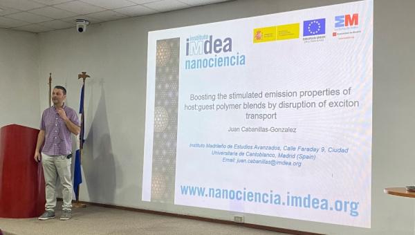 imagen Investigador del Centro de Investigación IMDEA Nanociencia estrecha lazos con la Facultad de Química y Biología