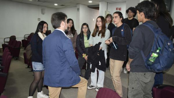 imagen Dr. Jesús Luis Pablos Lagartos visita Facultad de Química y Biología e imparte talleres sobre biomateriales con amplia convocatoria 