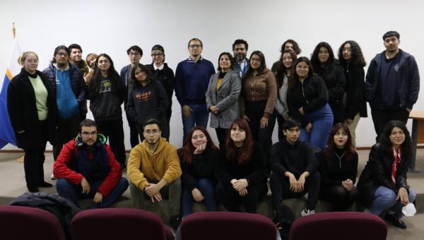 imagen Profesional de ENAP ofrece charla a estudiantes de química sobre su futuro laboral