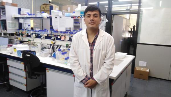 Estudiante del Doctorado en Biotecnología Usach realiza pasantía en laboratorio de IATA en España
