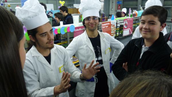 Facultad de Química y Biología cierra exitosa versión de Feria Científica y premia a los mejores proyectos científicos
