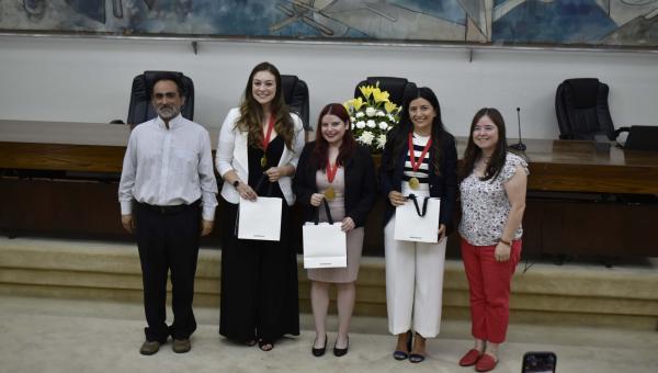 imagen 5° versión del Postítulo en Gestión de Calidad Orientada a Laboratorios Clínicos, Toxicológicos, Forenses y Servicios de Sangre concluye exitosamente con la graduación sus estudiantes