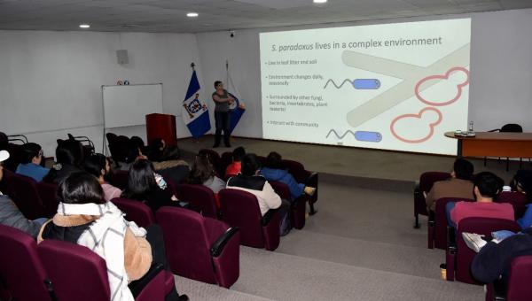 imagen Visita de la Dra. Primrose J. Boynton fortalece la colaboración académica y la enseñanza de la biología en la Facultad de Química y Biología