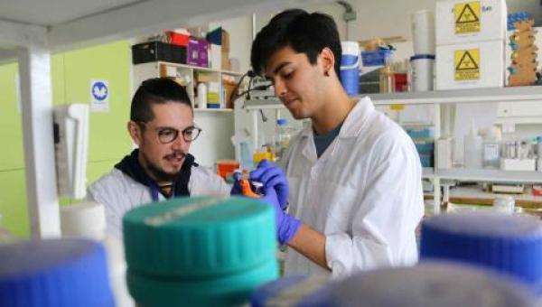 imagen “Un día con un científic@”: investigador recibe visita de estudiante de cuarto medio de Melipilla