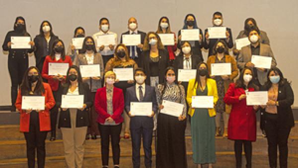 Mayo histórico para quienes egresan de la Facultad de Química y Biología Usach