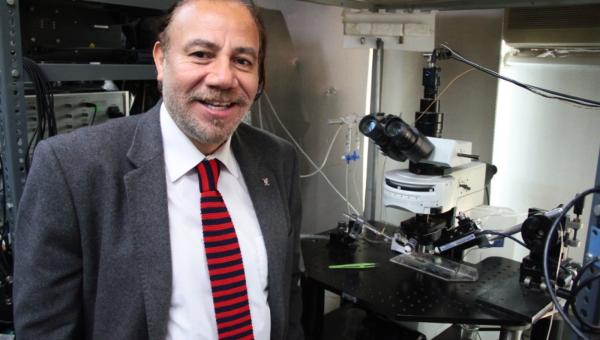 imagen Dr. Bernardo Morales se convierte en el nuevo decano de la Facultad de Química y Biología